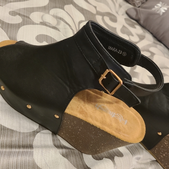 Black Wedges - Picture 3 of 4